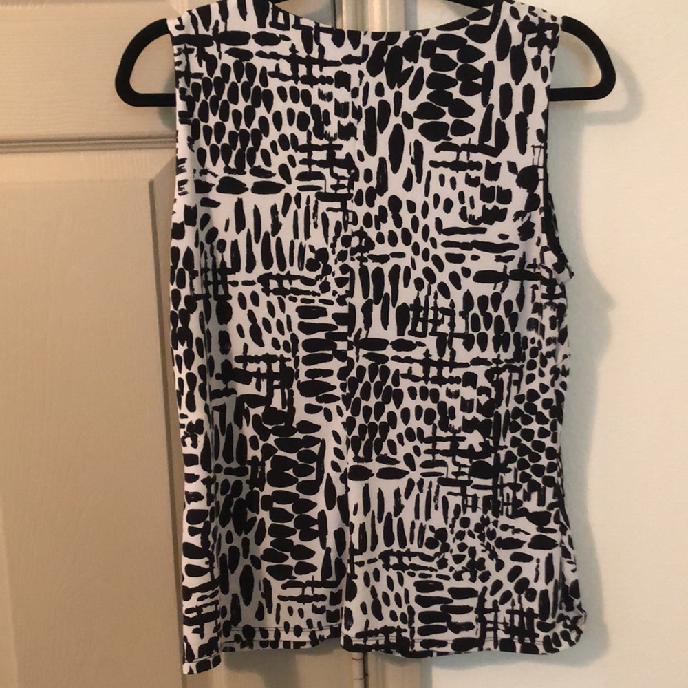 Patterned V-Neck Bouse - Picture 2 of 3